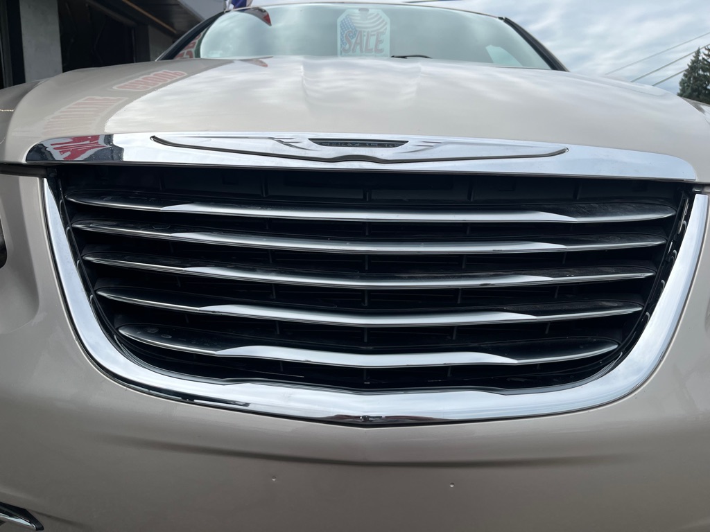Photo 6 of this CHRYSLER 200