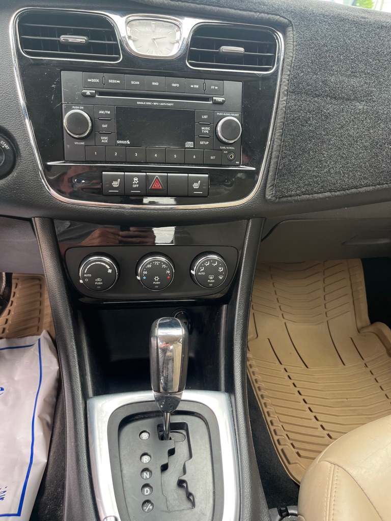 Photo 11 of this CHRYSLER 200