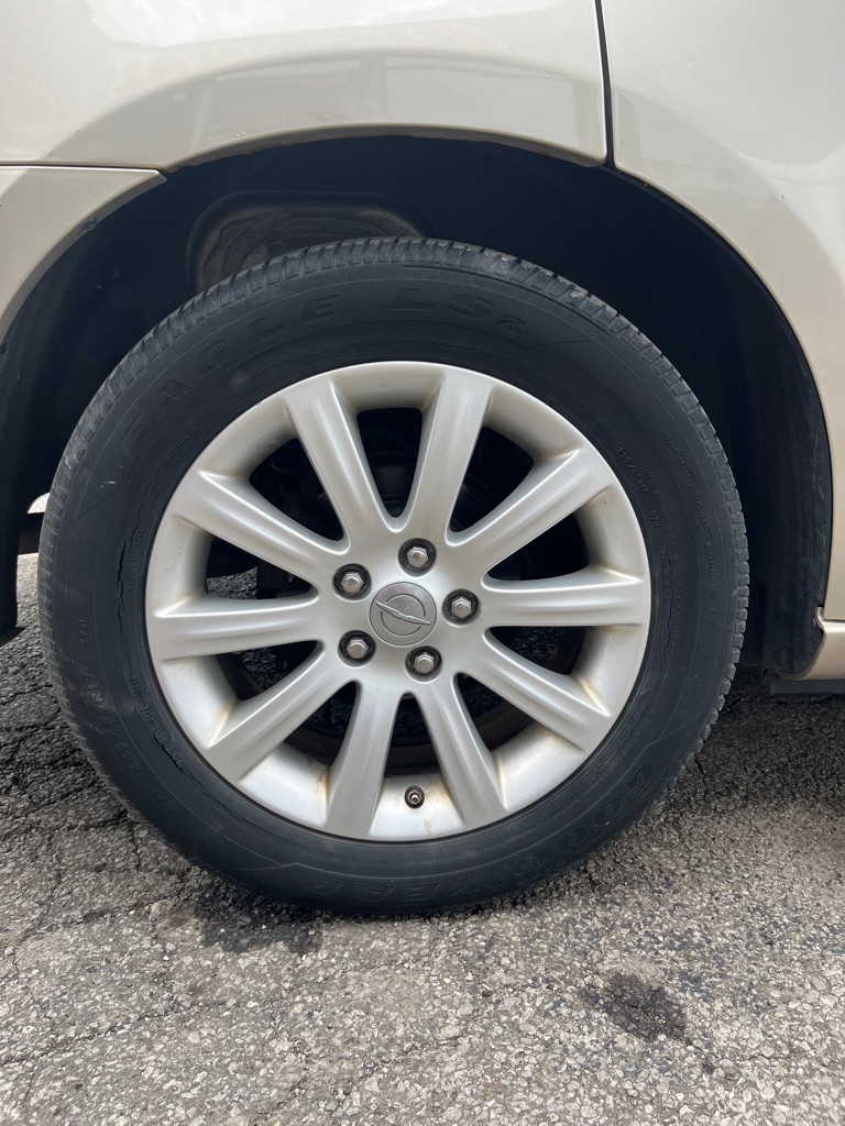 Photo 19 of this CHRYSLER 200