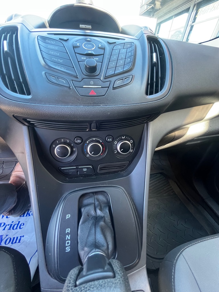 Photo 17 of this FORD ESCAPE