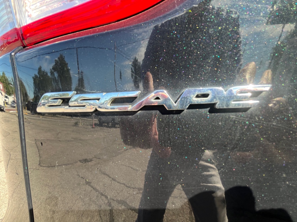 Photo 12 of this FORD ESCAPE