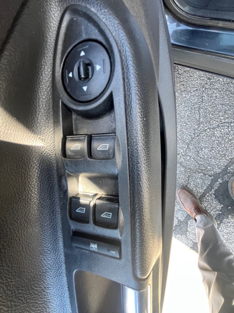 Photo 14 of this FORD ESCAPE