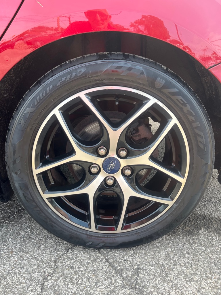 Photo 17 of this FORD FOCUS