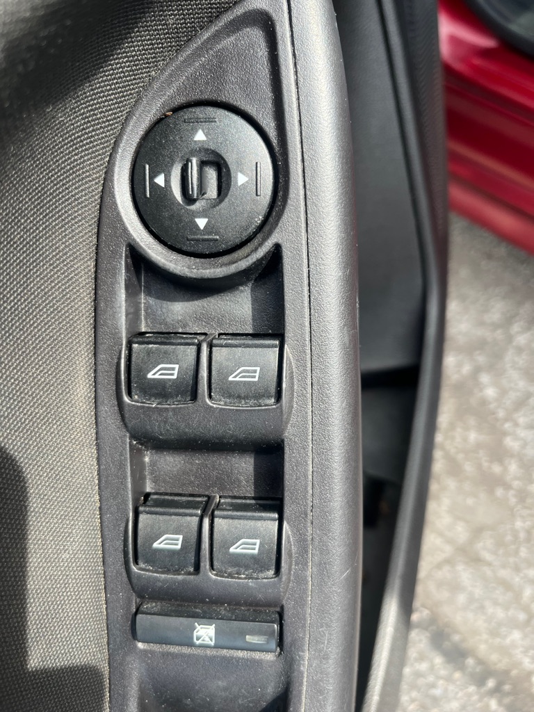 Photo 12 of this FORD FOCUS