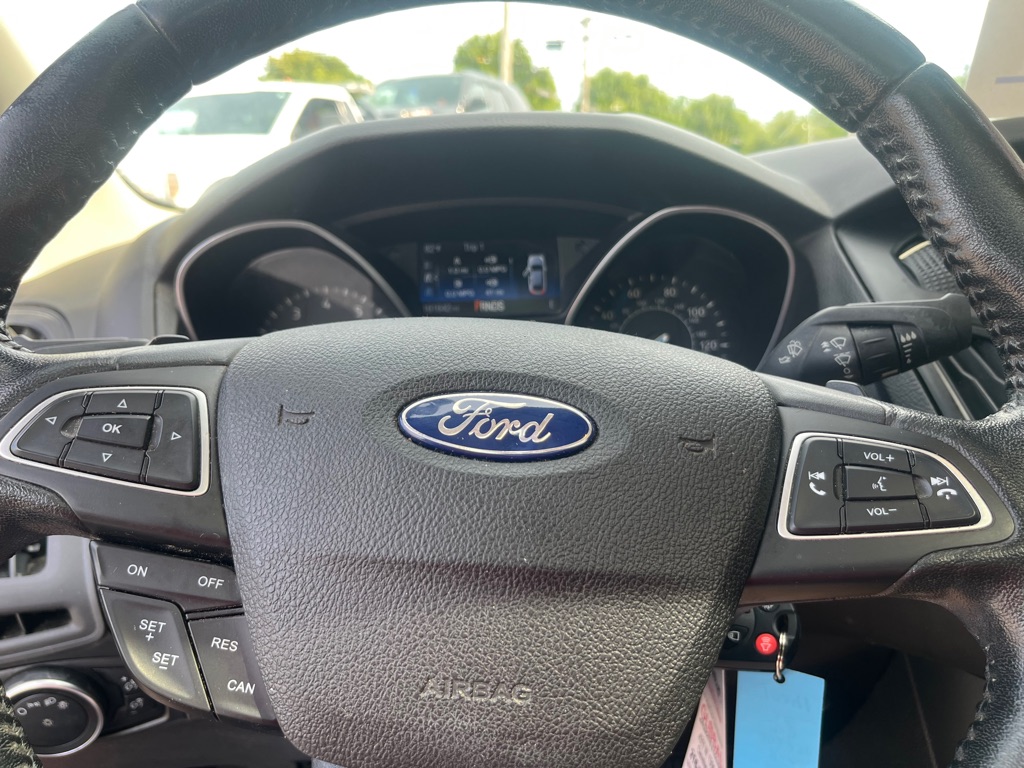 Photo 14 of this FORD FOCUS