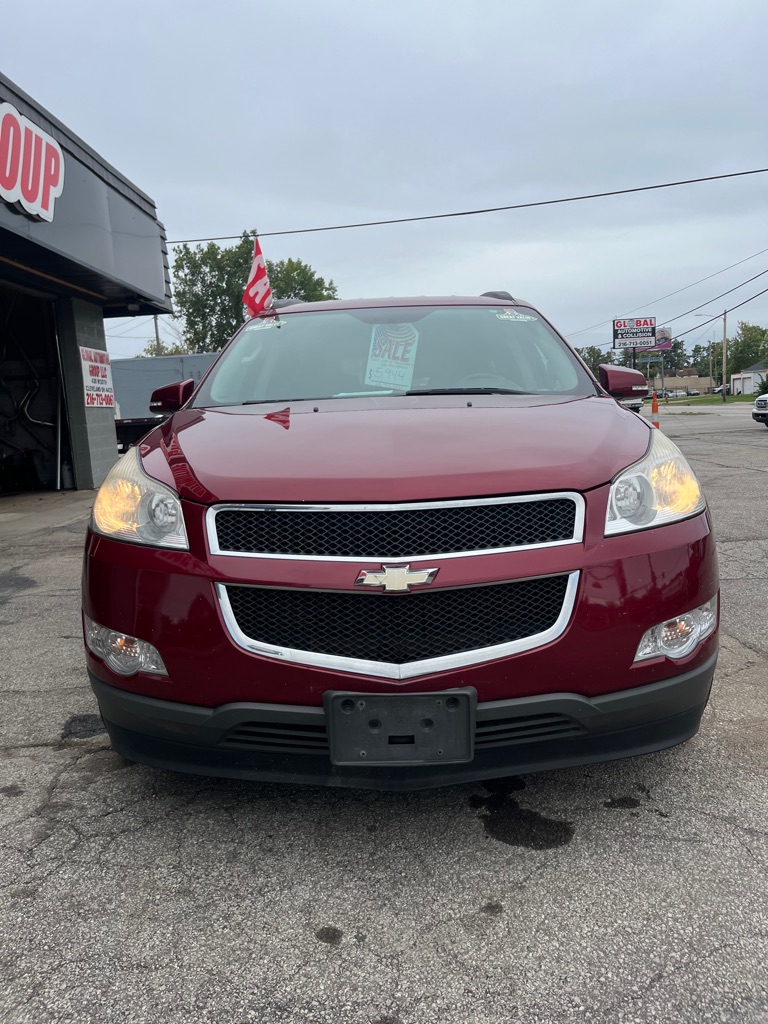 Photo 2 of this CHEVROLET TRAVERSE