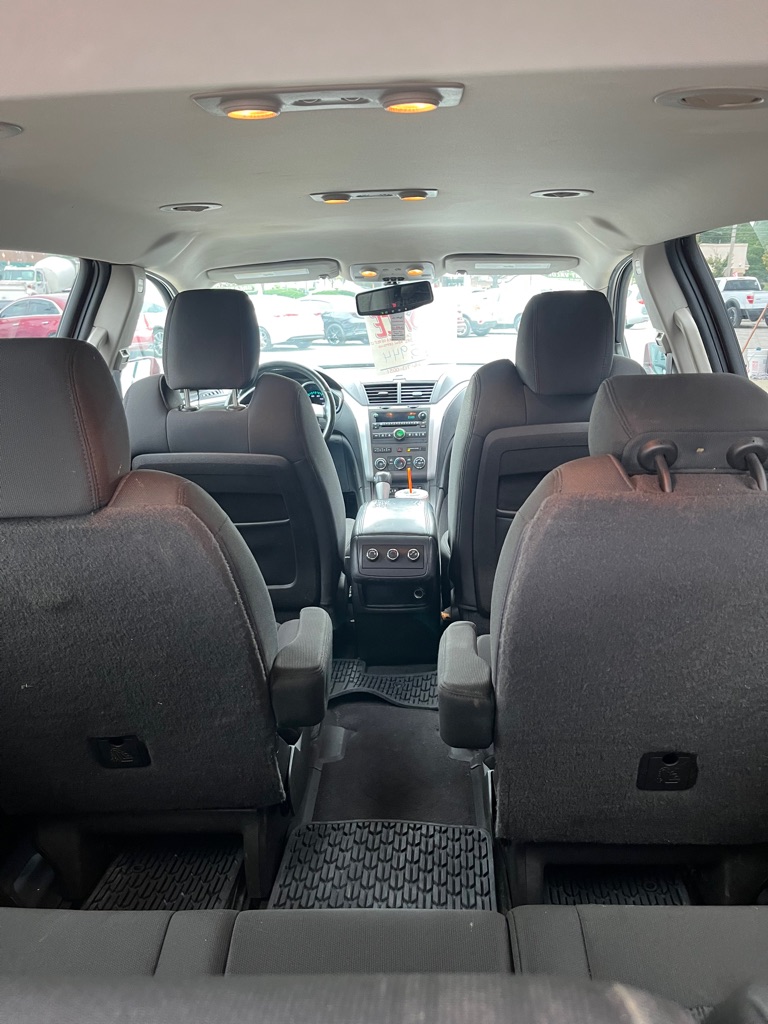 Photo 6 of this CHEVROLET TRAVERSE
