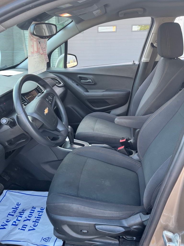 Photo 14 of this CHEVROLET TRAX