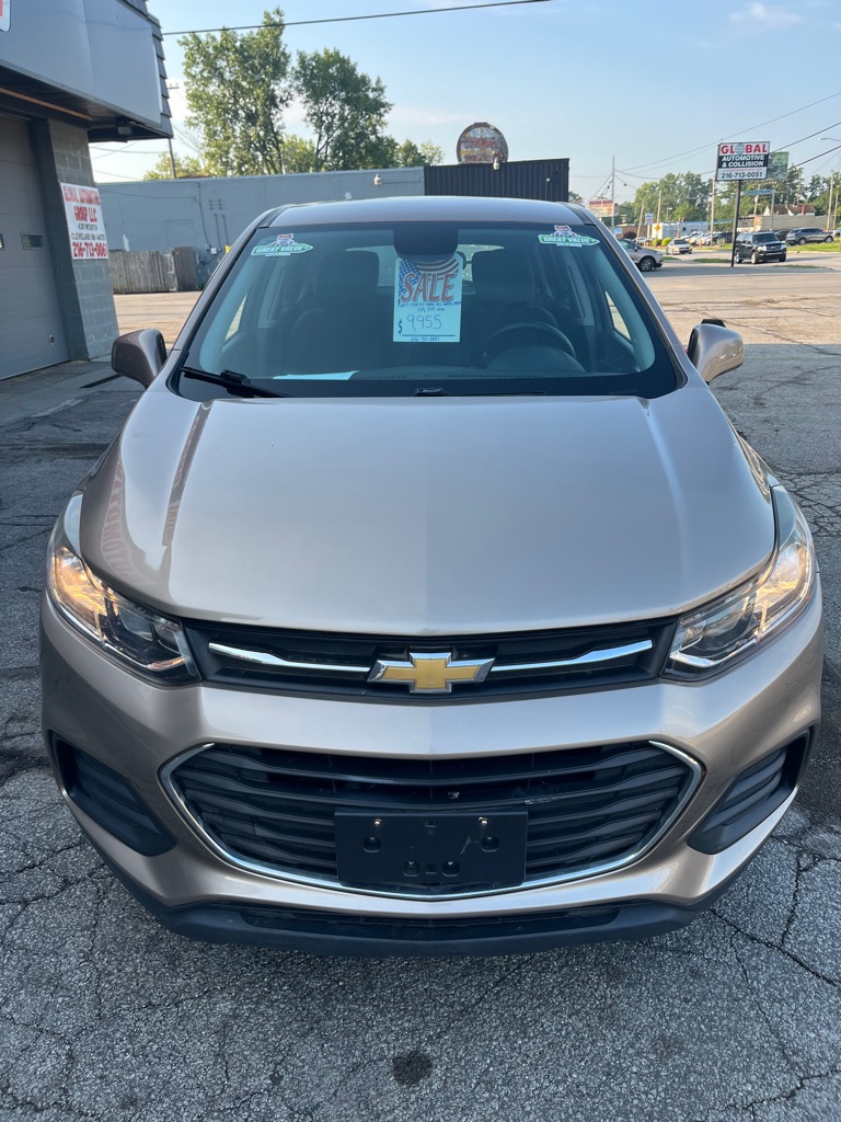 Photo 2 of this CHEVROLET TRAX