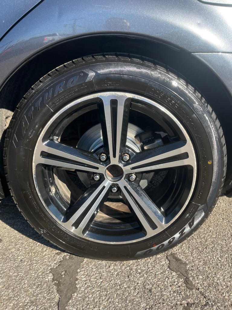 Photo 19 of this TOYOTA AVALON