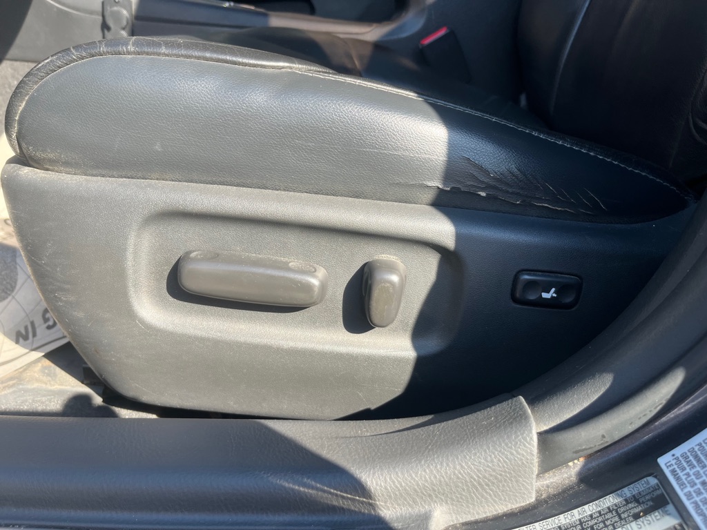 Photo 14 of this TOYOTA AVALON