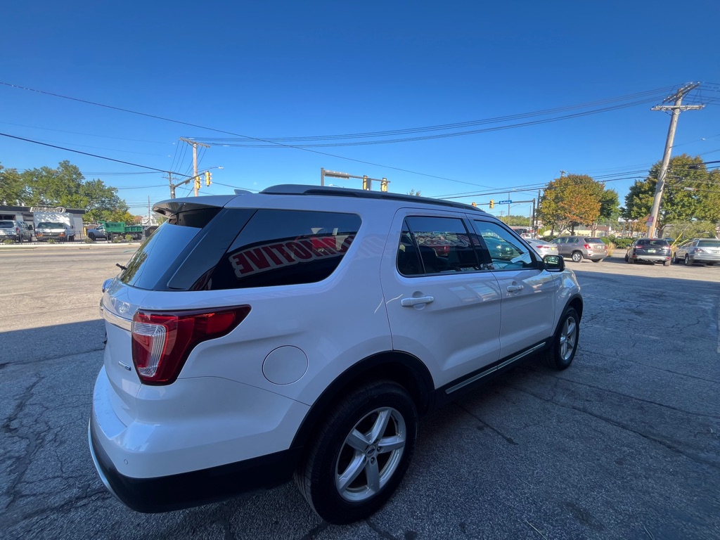 Photo 5 of this FORD EXPLORER