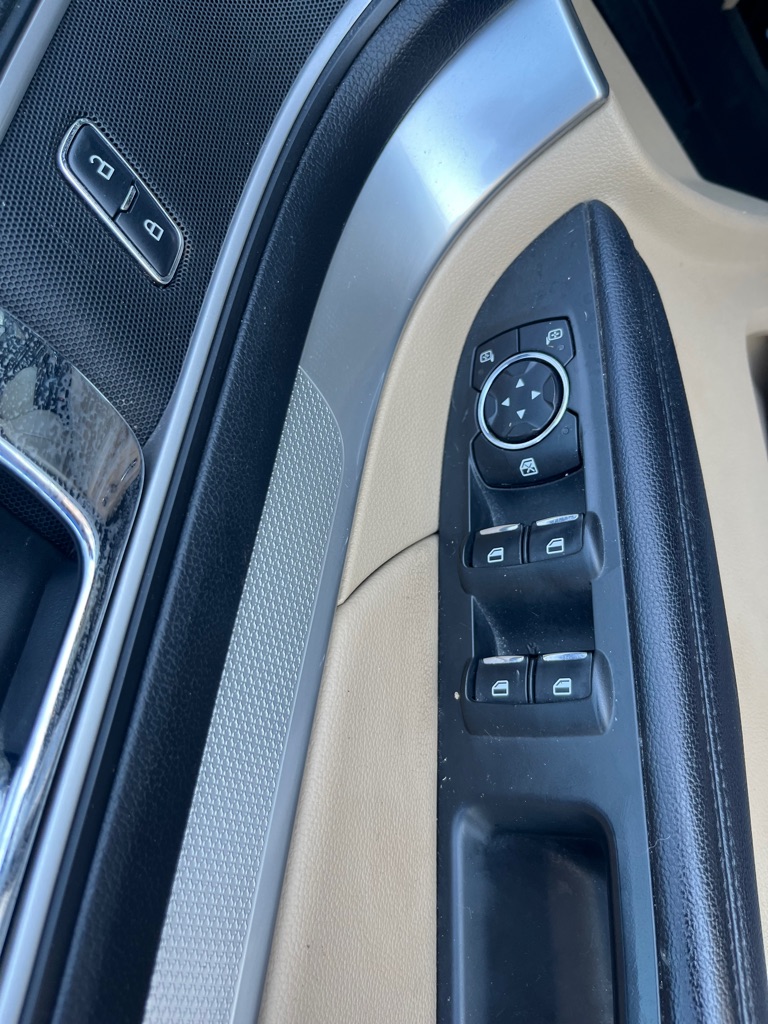 Photo 12 of this FORD EXPLORER