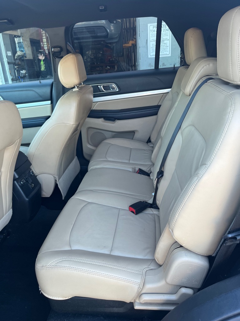Photo 10 of this FORD EXPLORER