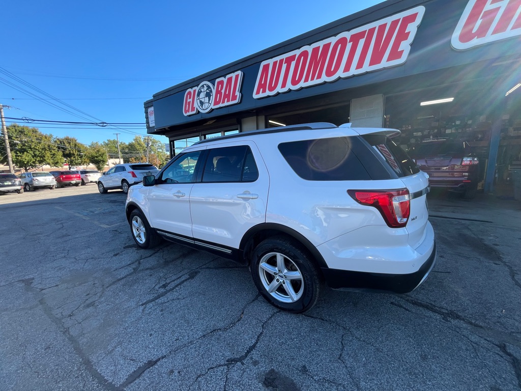 Photo 6 of this FORD EXPLORER