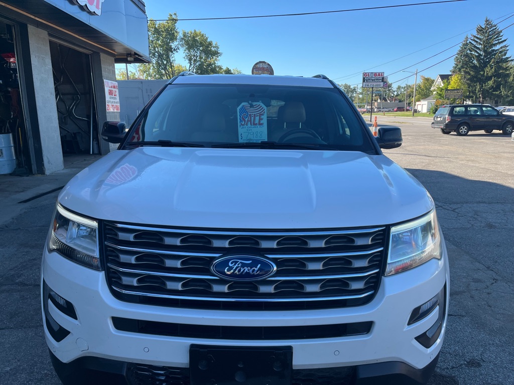 Photo 2 of this FORD EXPLORER