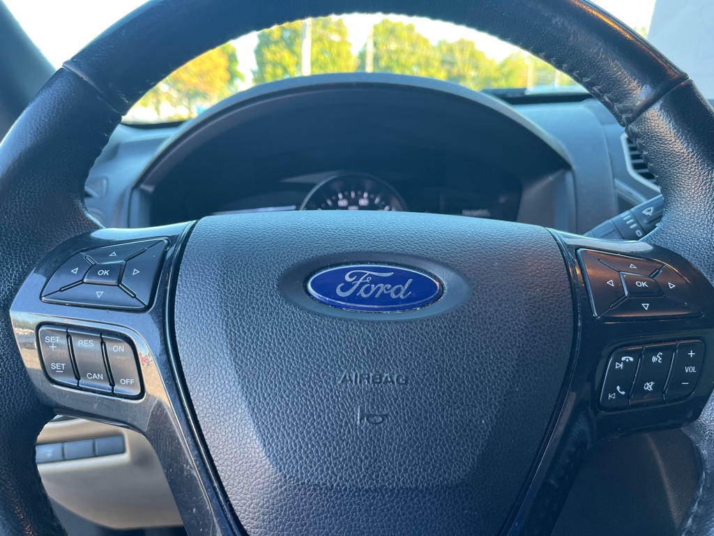 Photo 19 of this FORD EXPLORER