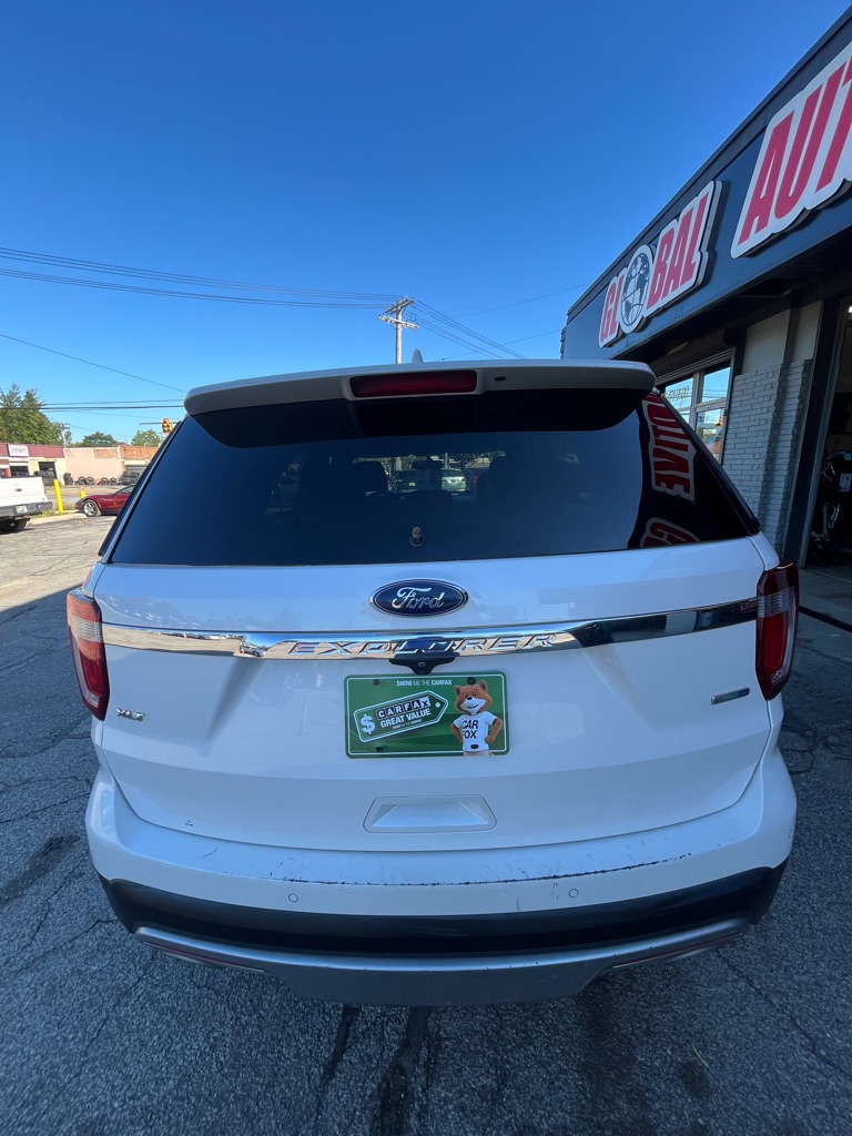 Photo 4 of this FORD EXPLORER