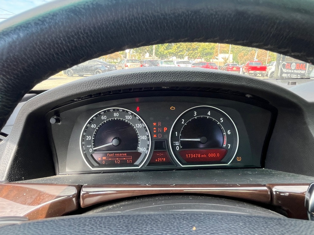 Photo 14 of this BMW 7 SERIES
