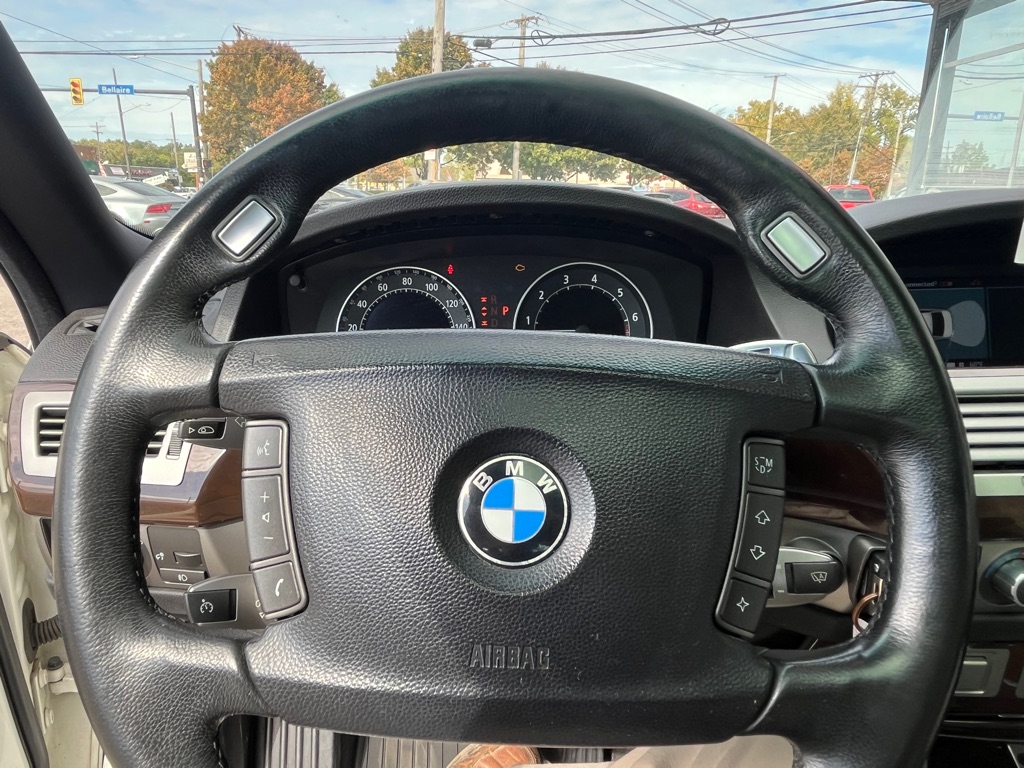 Photo 15 of this BMW 7 SERIES