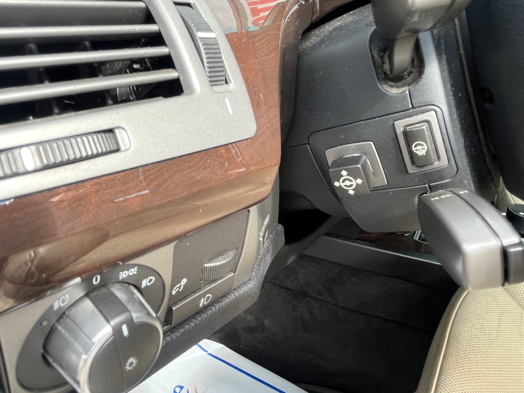 Photo 13 of this BMW 7 SERIES