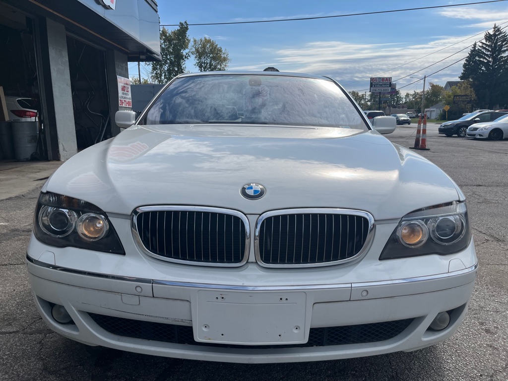 Photo 2 of this BMW 7 SERIES