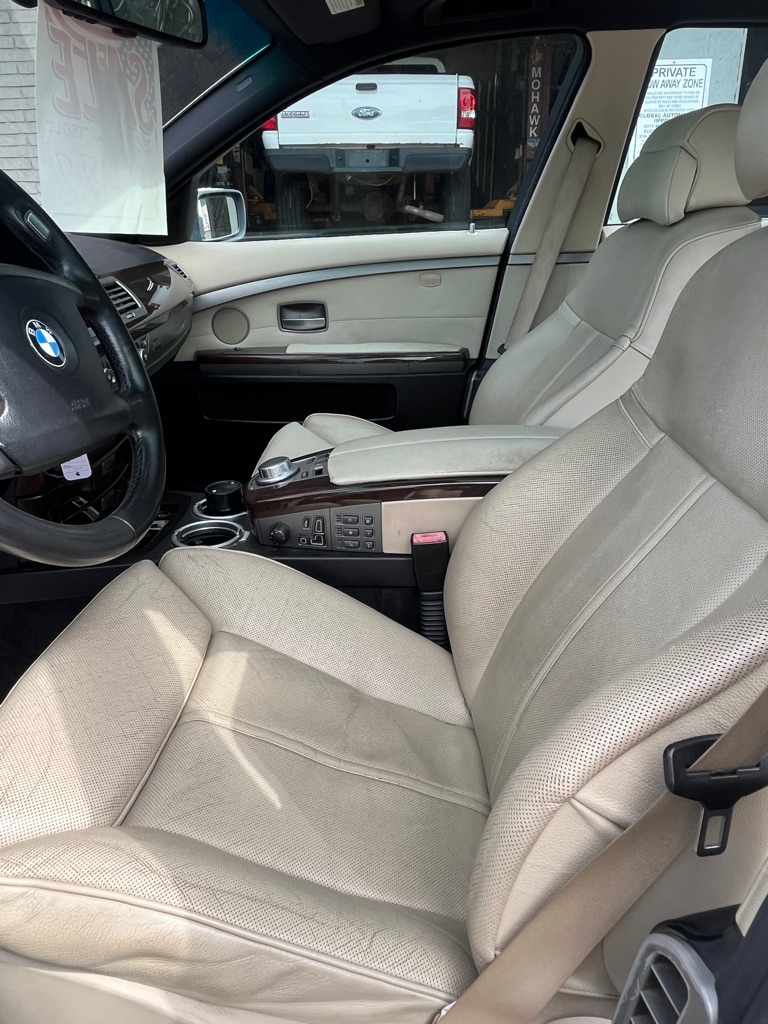 Photo 10 of this BMW 7 SERIES