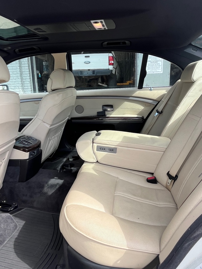 Photo 9 of this BMW 7 SERIES