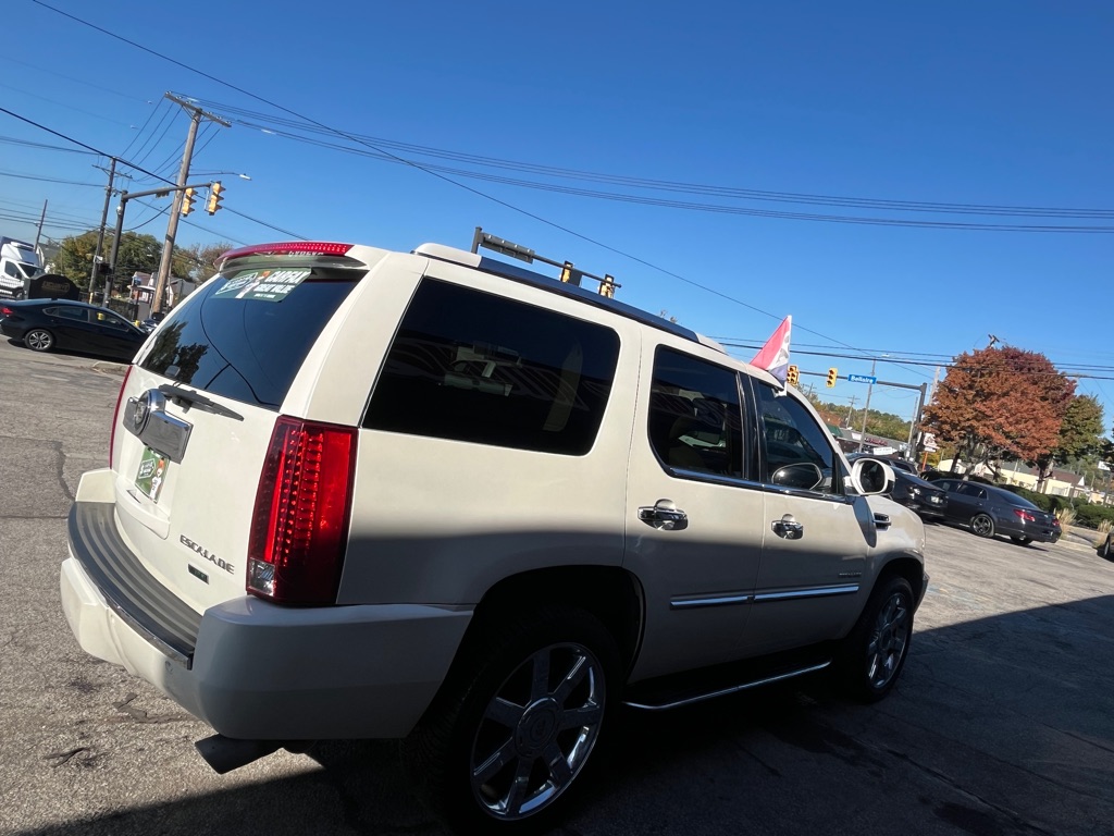 Photo 5 of this CADILLAC ESCALADE