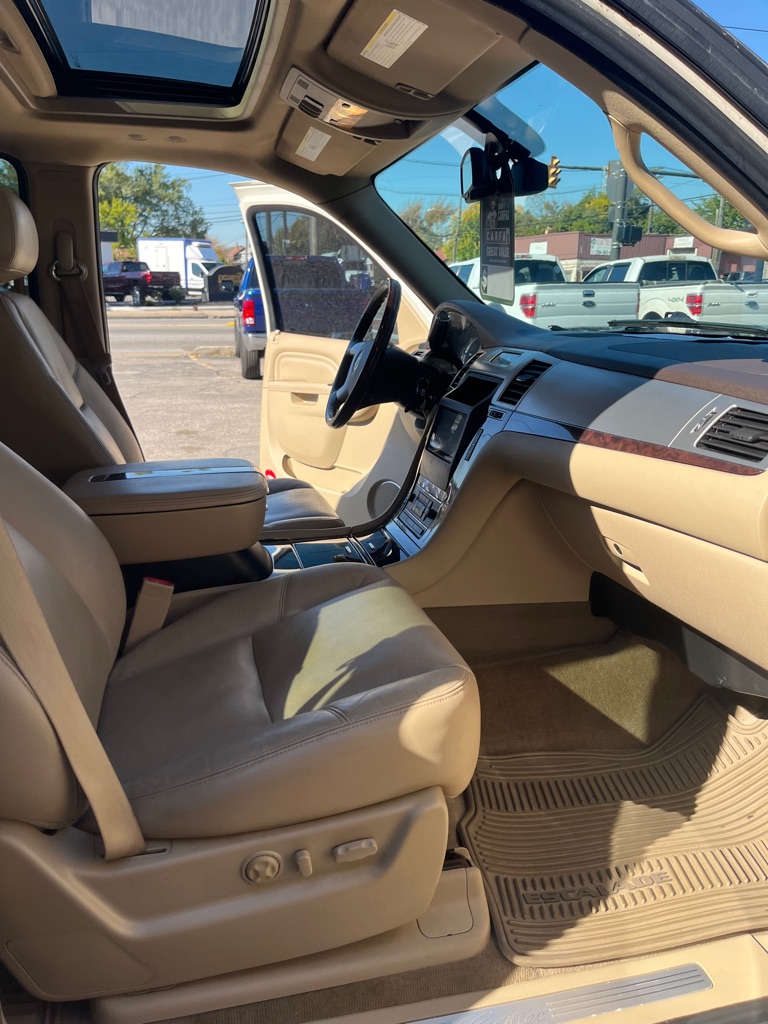 Photo 27 of this CADILLAC ESCALADE
