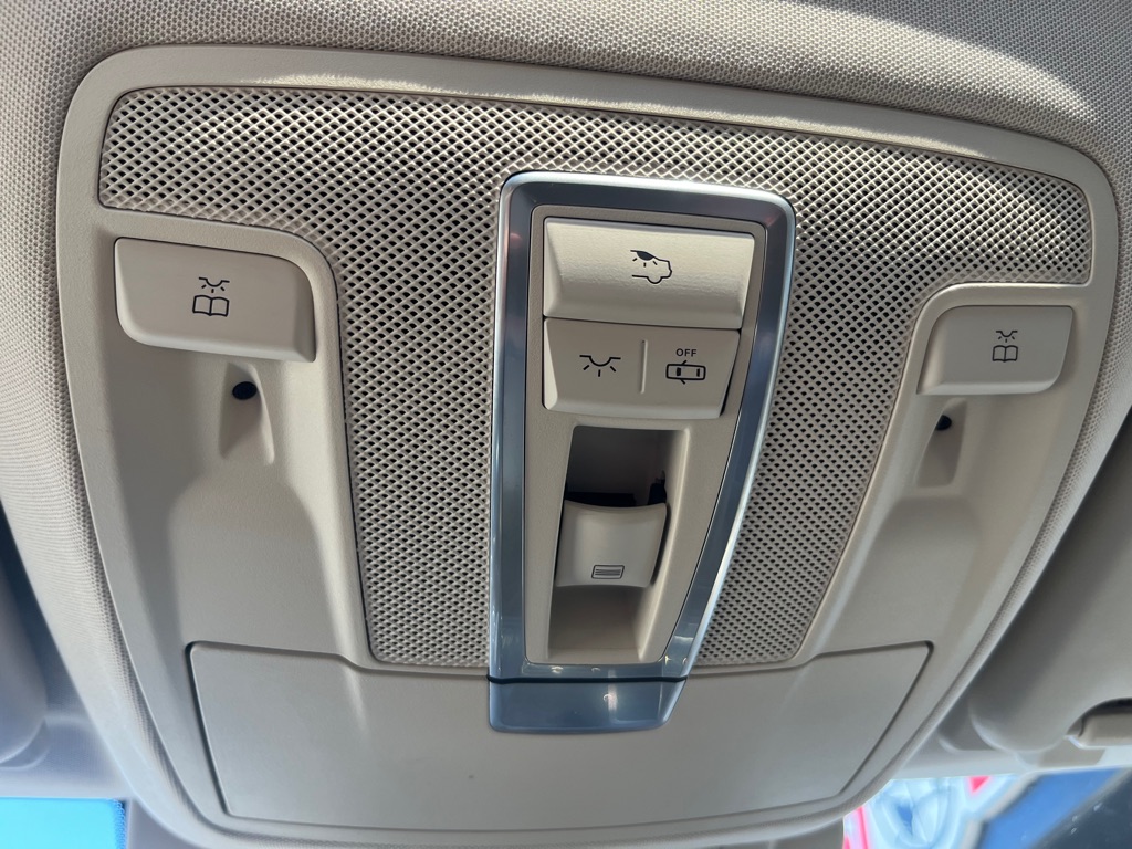 Photo 21 of this MERCEDES-BENZ GLE