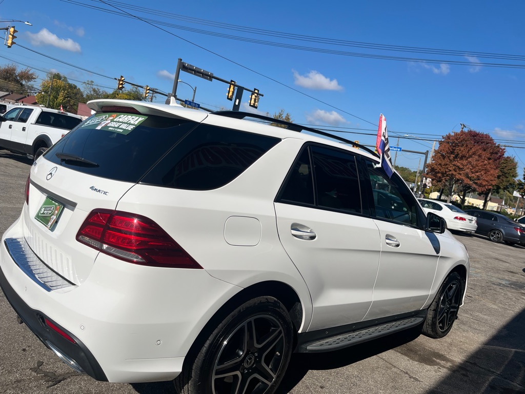 Photo 5 of this MERCEDES-BENZ GLE