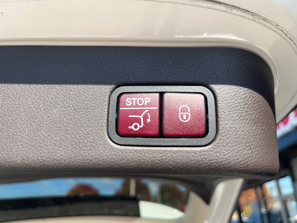 Photo 10 of this MERCEDES-BENZ GLE
