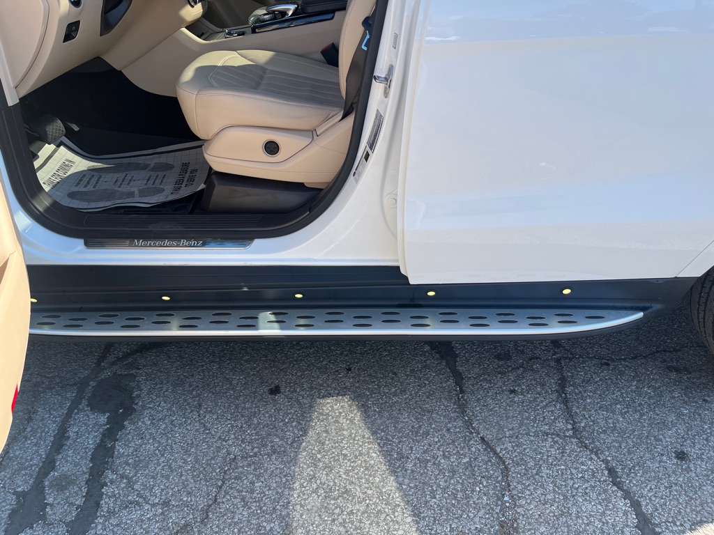 Photo 25 of this MERCEDES-BENZ GLE