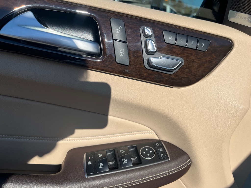 Photo 19 of this MERCEDES-BENZ GLE