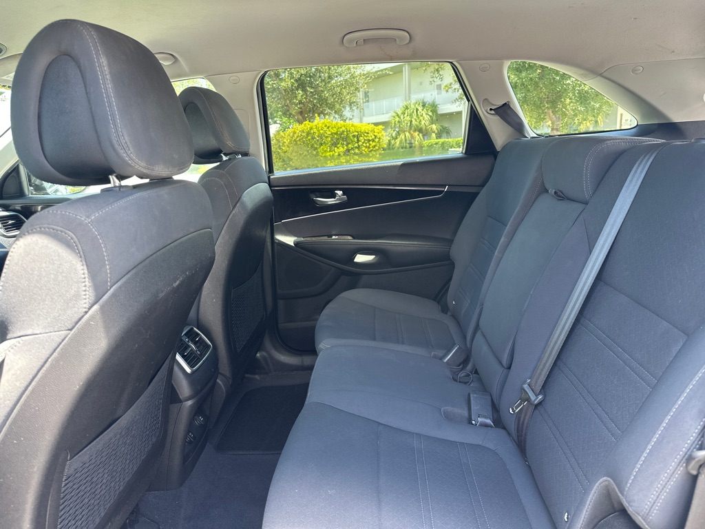 Photo 15 of this KIA SORENTO
