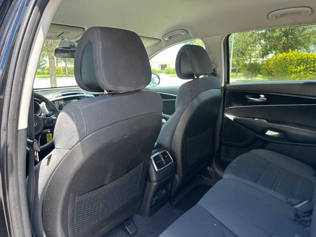 Photo 14 of this KIA SORENTO