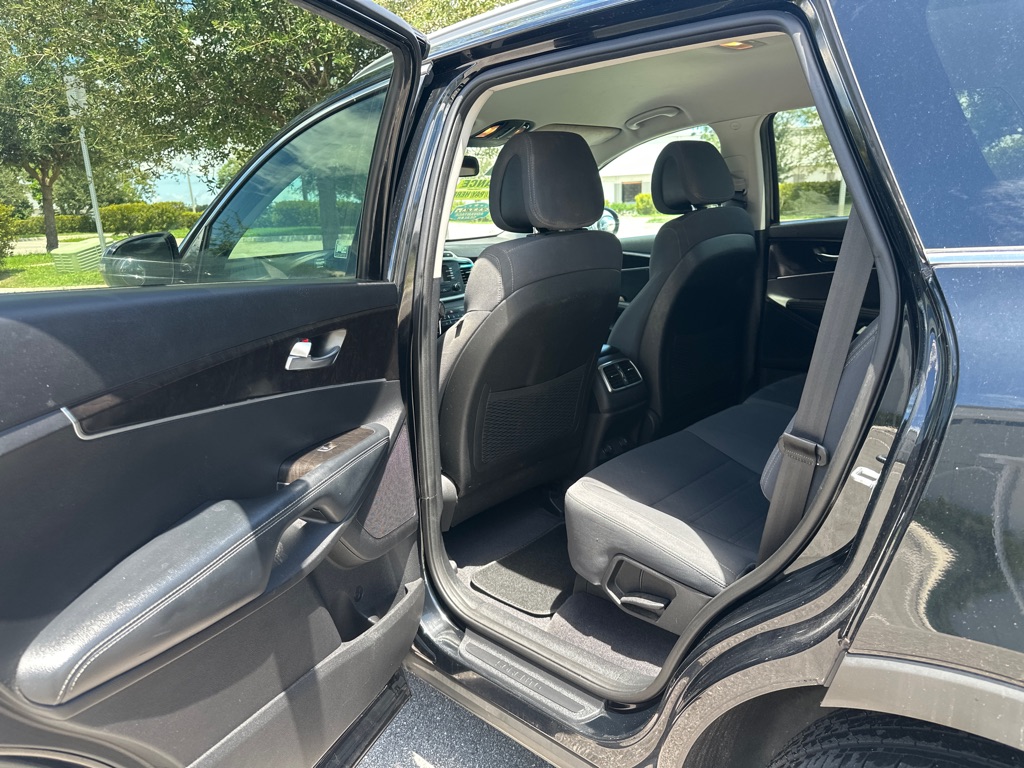 Photo 13 of this KIA SORENTO