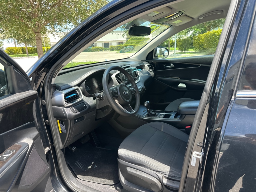 Photo 19 of this KIA SORENTO