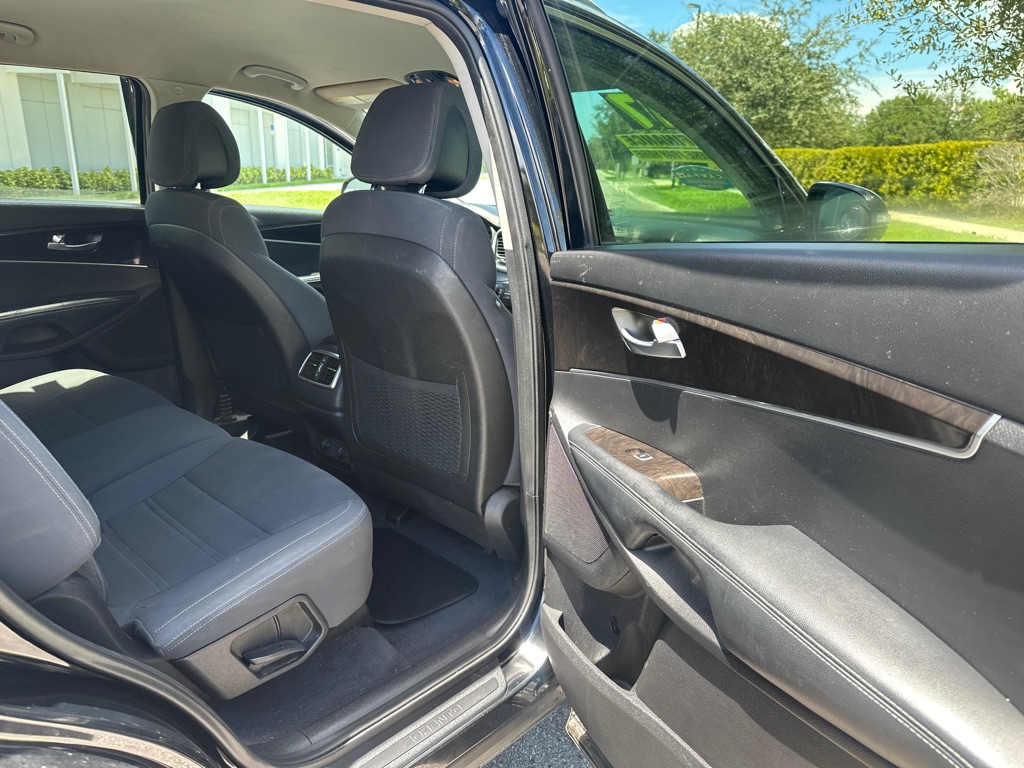 Photo 29 of this KIA SORENTO