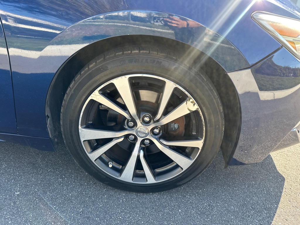 Photo 11 of this NISSAN MAXIMA