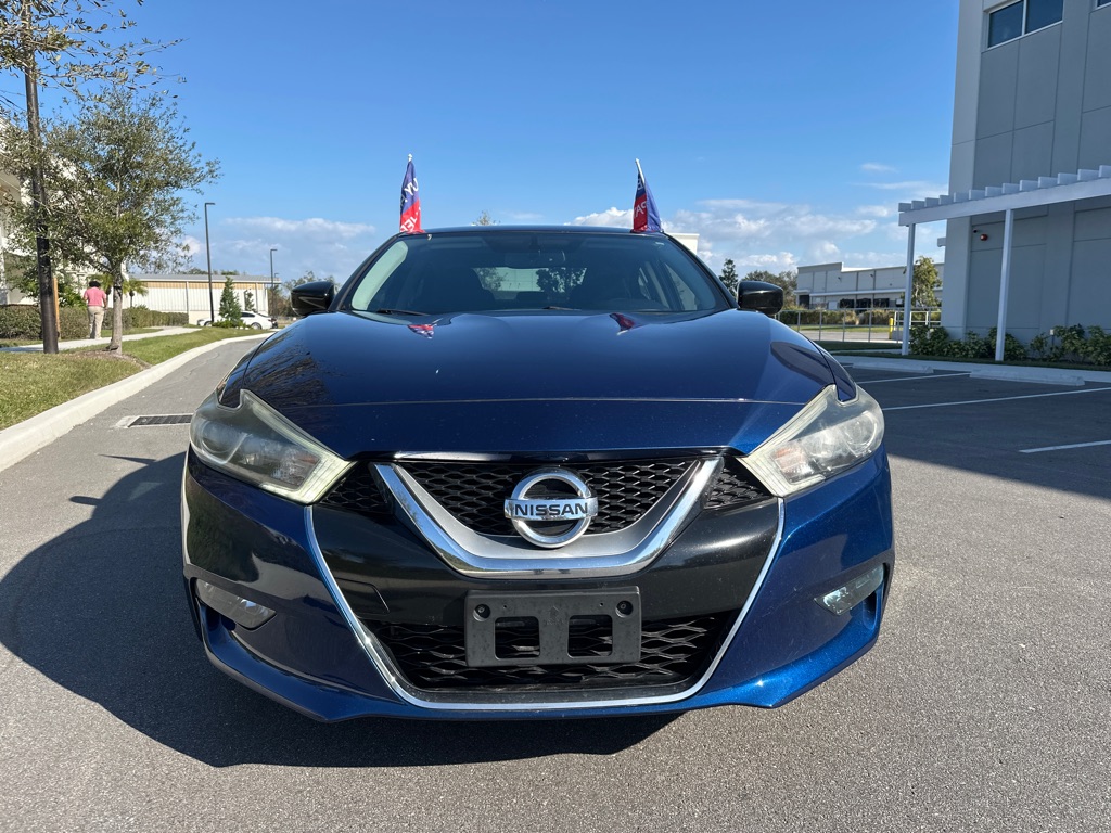 Photo 2 of this NISSAN MAXIMA