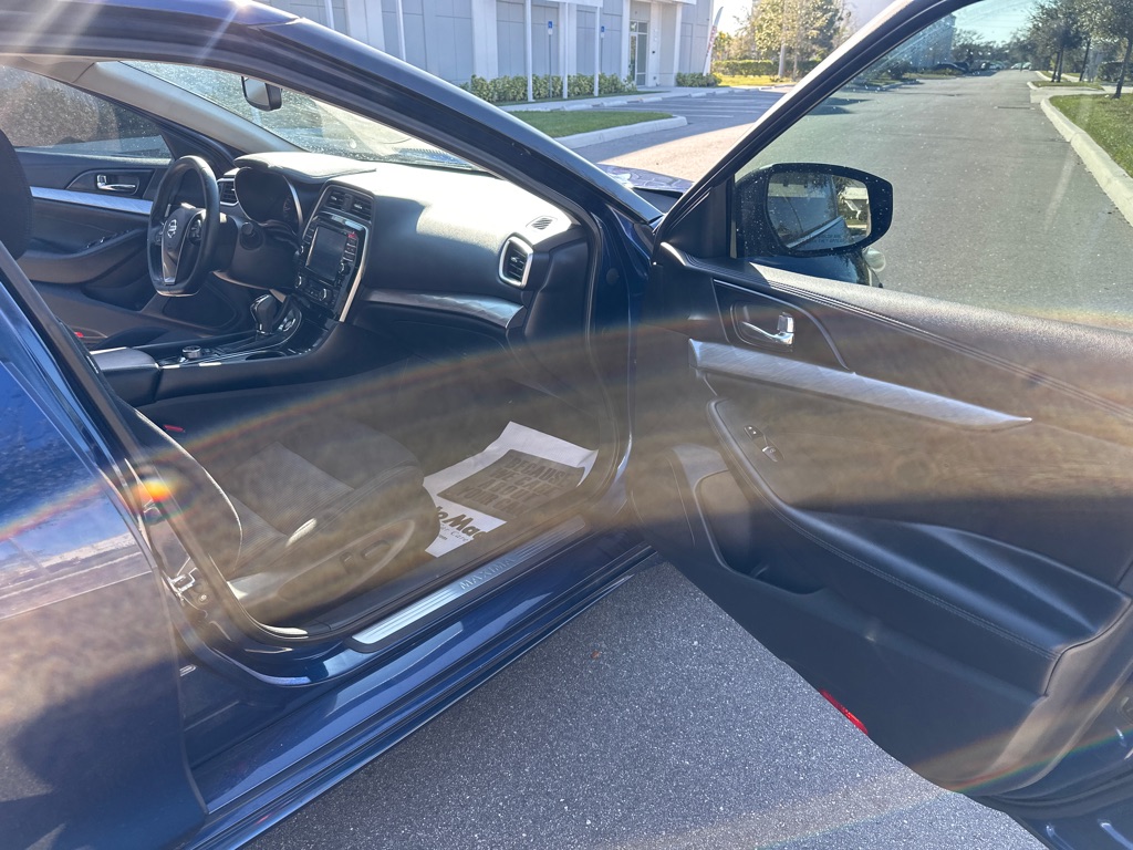 Photo 24 of this NISSAN MAXIMA