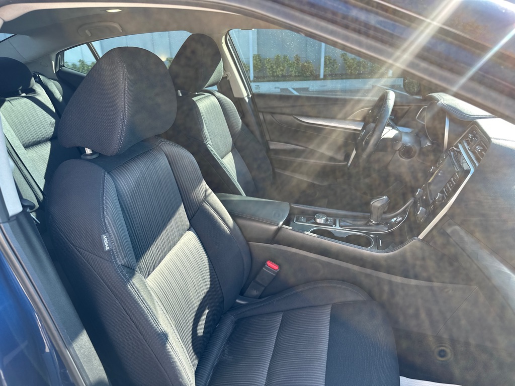 Photo 26 of this NISSAN MAXIMA