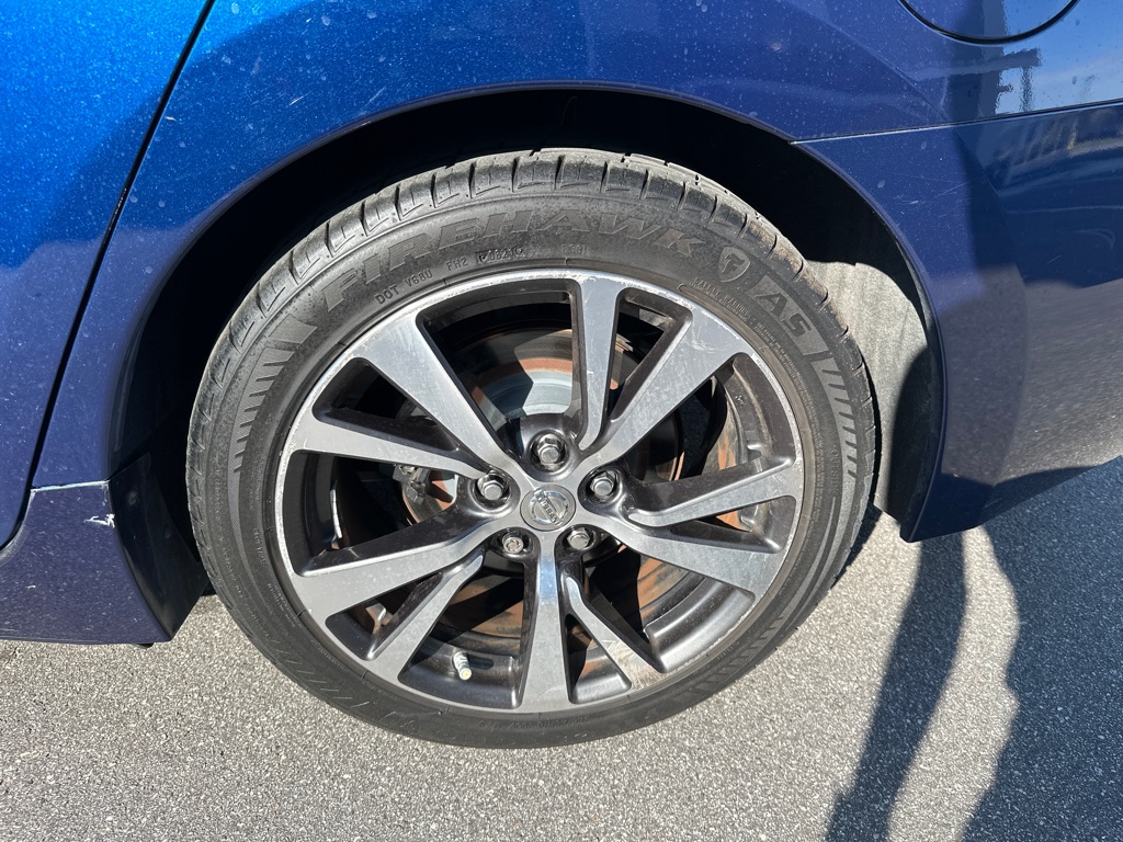 Photo 9 of this NISSAN MAXIMA