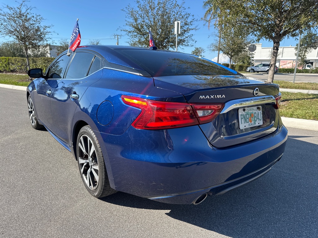 Photo 7 of this NISSAN MAXIMA