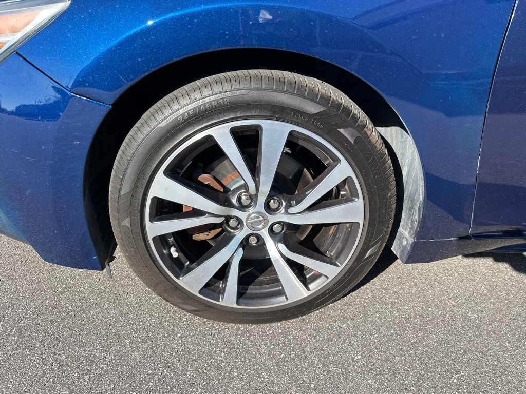 Photo 10 of this NISSAN MAXIMA