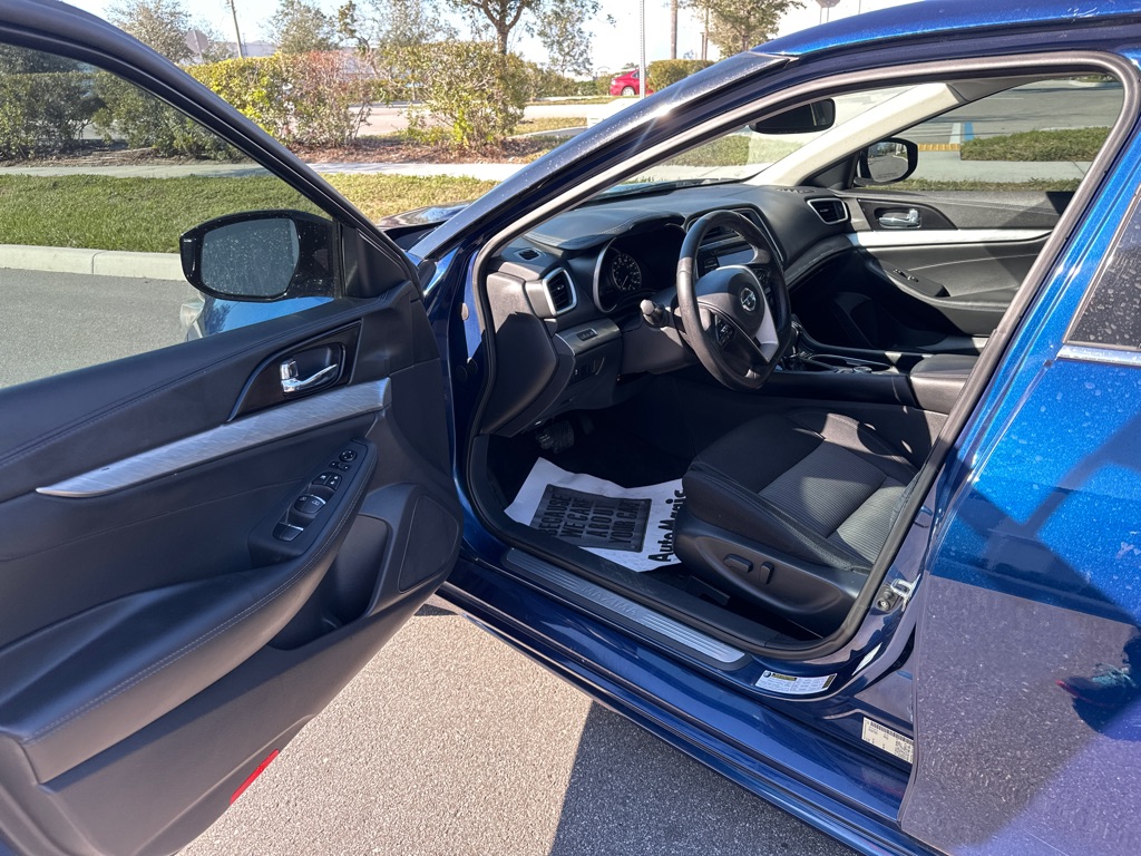 Photo 17 of this NISSAN MAXIMA