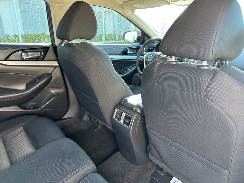 Photo 30 of this NISSAN MAXIMA