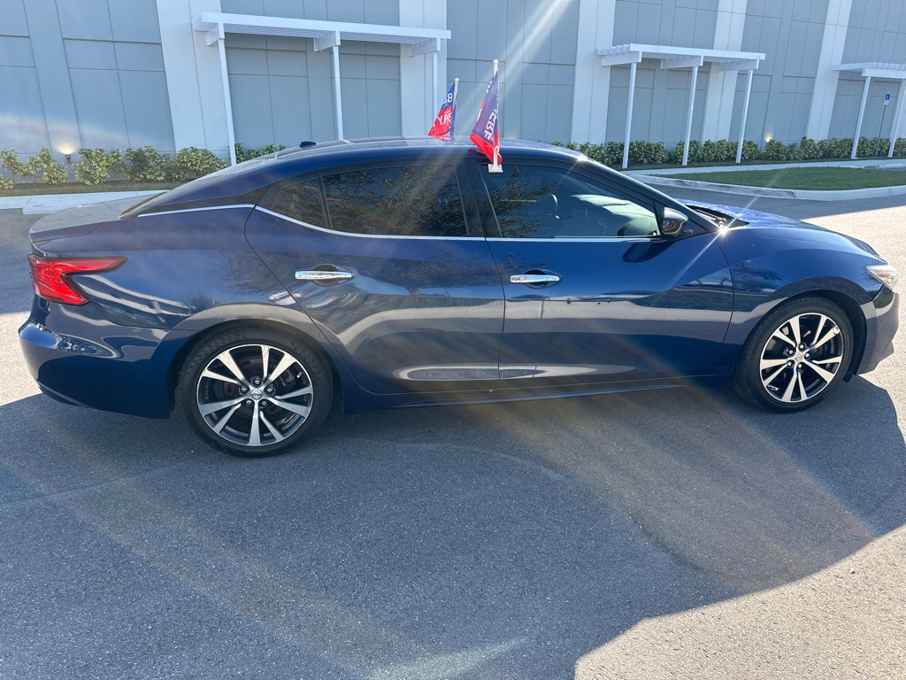Photo 4 of this NISSAN MAXIMA